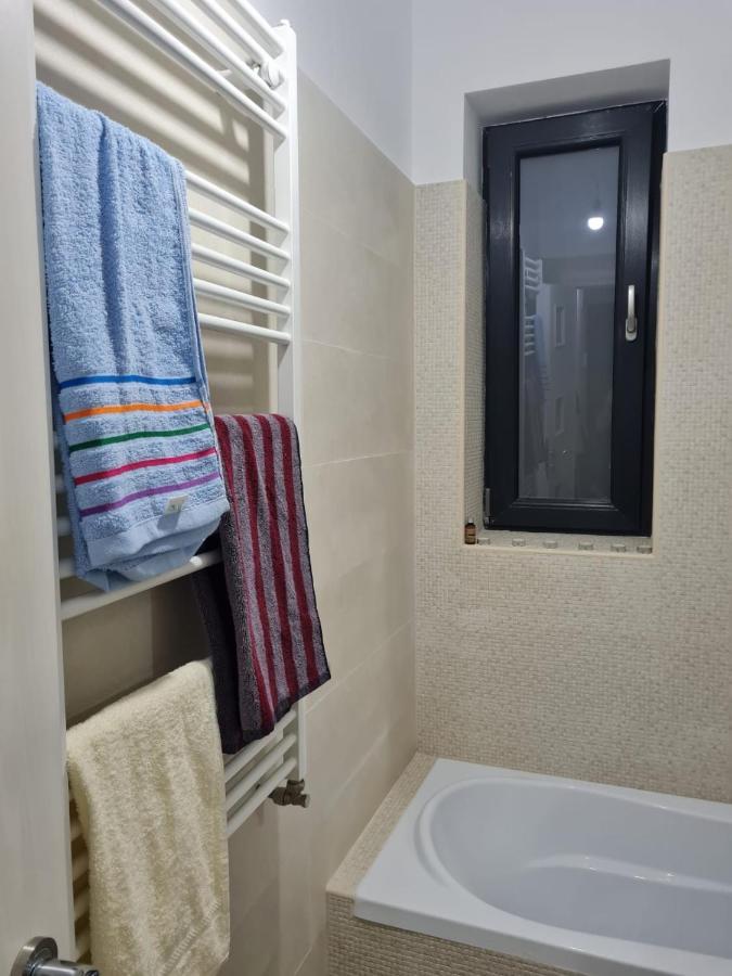 Deluxe 2 Bedroom Apartment With Balcony And Private Parking Bragadiru Exterior foto